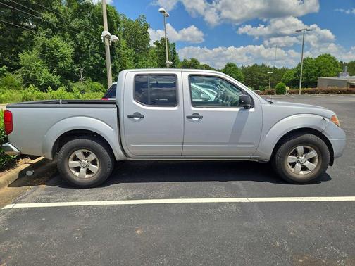 Brilliant Silver 2013 Nissan Frontier SV
