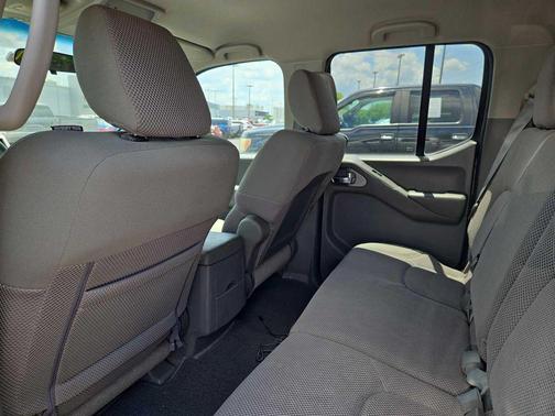 Brilliant Silver Metallic 2013 Nissan Frontier SV