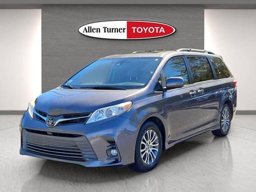 2020 Toyota Sienna XLE
