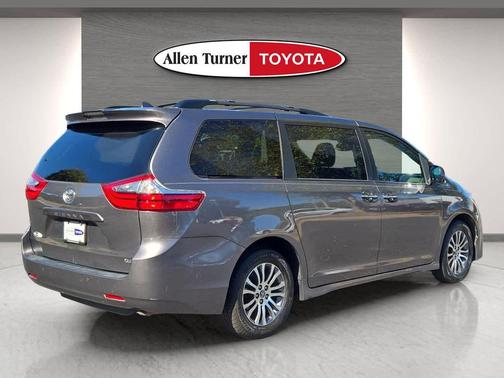 2020 Toyota Sienna XLE
