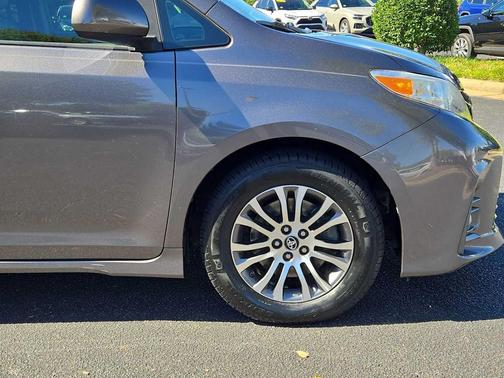 2020 Toyota Sienna XLE