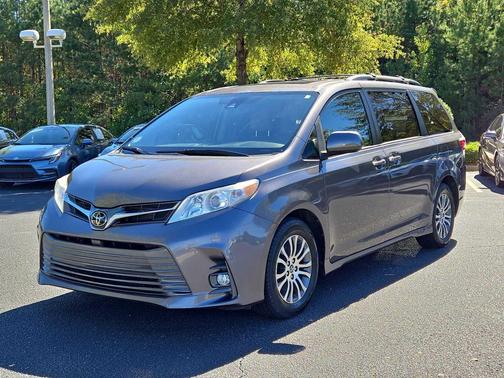 2020 Toyota Sienna XLE