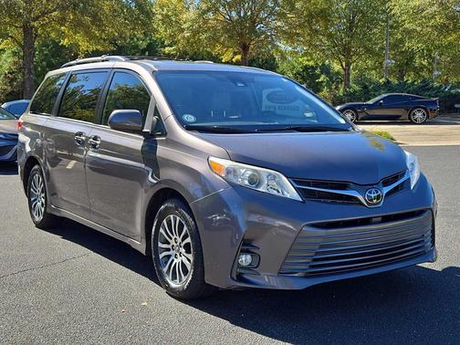 2020 Toyota Sienna XLE
