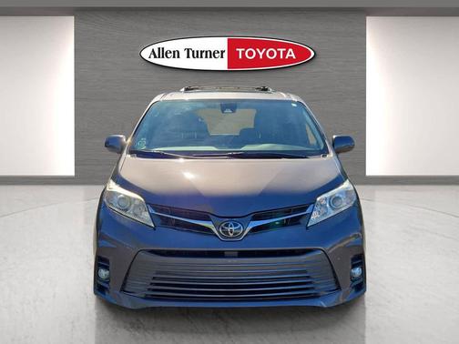 2020 Toyota Sienna XLE