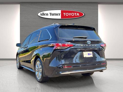 2024 Toyota Sienna Platinum 7 Passenger