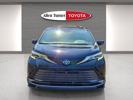 2024 Toyota Sienna Platinum 7 Passenger