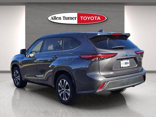 2023 Toyota Highlander Hybrid XLE