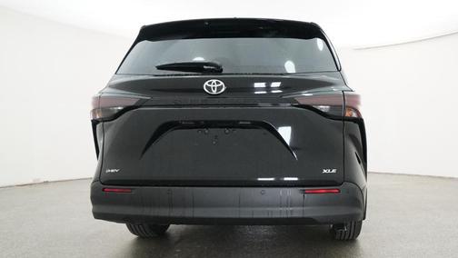 Midnight Black Metallic 2026 Toyota Sienna XLE