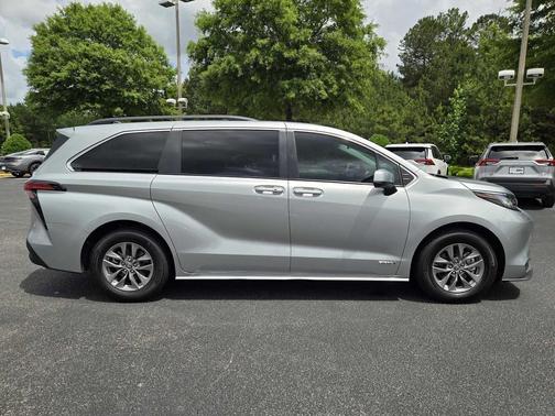 Celestial Silver Metallic 2021 Toyota Sienna LE