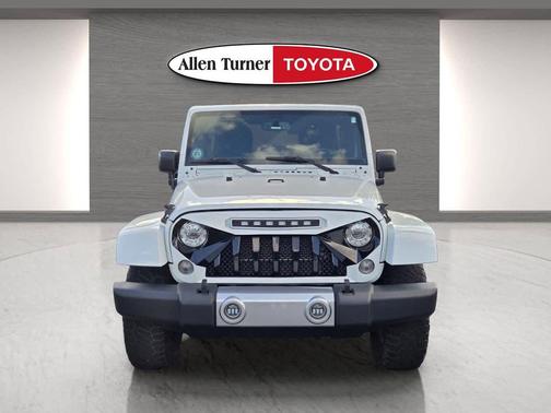 Bright White Clearcoat 2018 Jeep Wrangler JK Unlimited Sahara