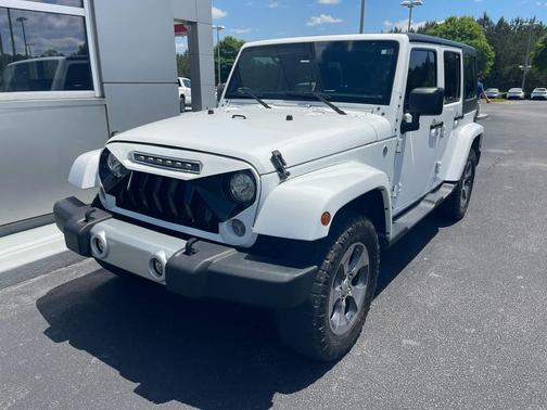 Bright White Clearcoat 2018 Jeep Wrangler JK Unlimited Sahara