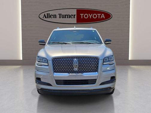 Silver Radiance Metallic Clearcoat 2024 Lincoln Navigator Reserve