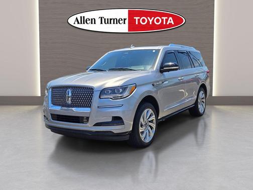 Silver Radiance Metallic Clearcoat 2024 Lincoln Navigator Reserve