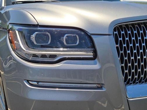 Silver Radiance Metallic Clearcoat 2024 Lincoln Navigator Reserve