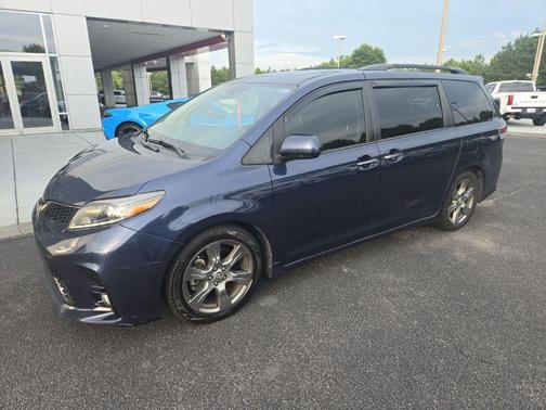 Parisian Night Pearl 2019 Toyota Sienna SE