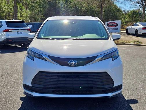 2024 Toyota Sienna LE