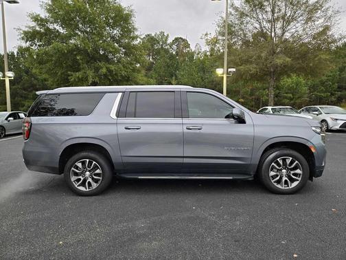 2022 Chevrolet Suburban LT