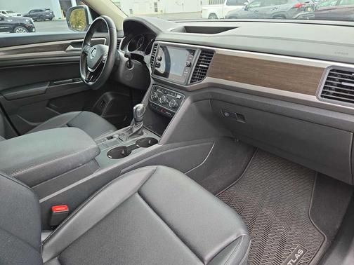2020 Volkswagen Atlas 2.0T SE w/Technology