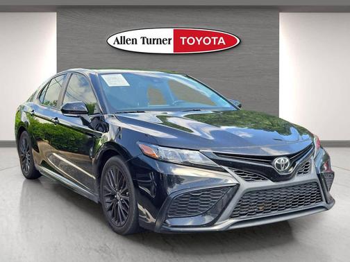 Midnight Black Metallic 2021 Toyota Camry SE
