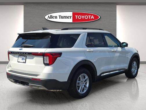 Star White Metallic Tri-Coat 2025 Ford Explorer Active