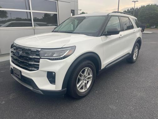 Star White Metallic Tri-Coat 2025 Ford Explorer Active