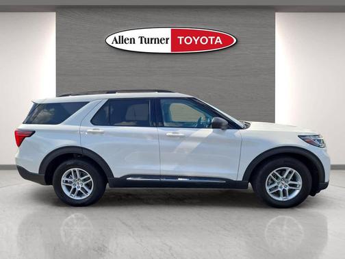 Star White Metallic Tri-Coat 2025 Ford Explorer Active