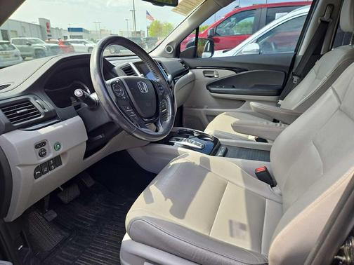 BLACK 2017 Honda Pilot Touring