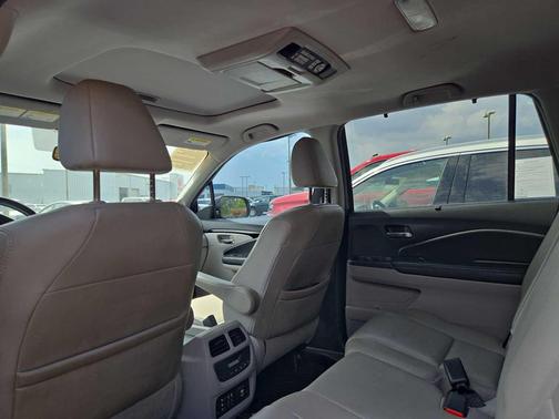 BLACK 2017 Honda Pilot Touring