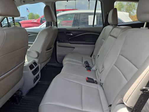 BLACK 2017 Honda Pilot Touring