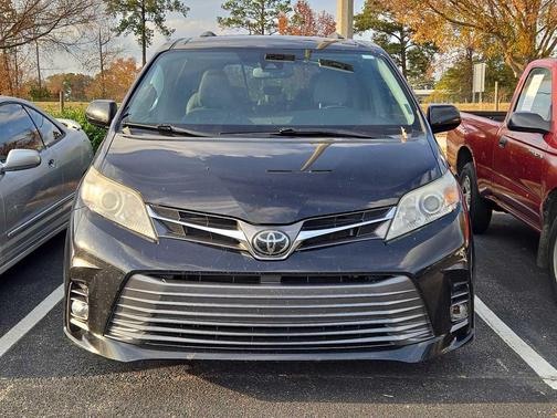 2019 Toyota Sienna XLE