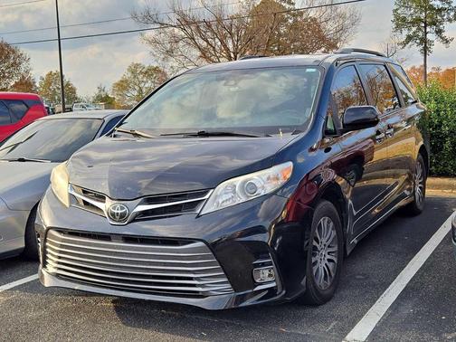 2019 Toyota Sienna XLE