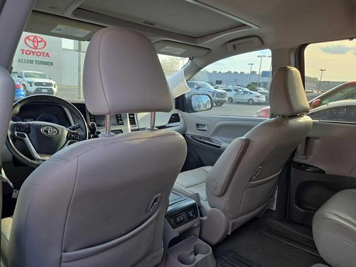 2019 Toyota Sienna XLE