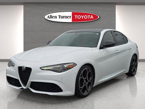 Alfa White 2022 Alfa Romeo Giulia Ti
