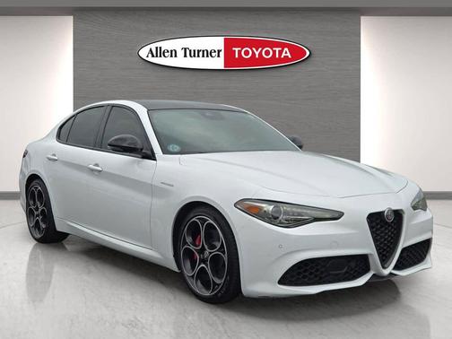 Alfa White 2022 Alfa Romeo Giulia Ti