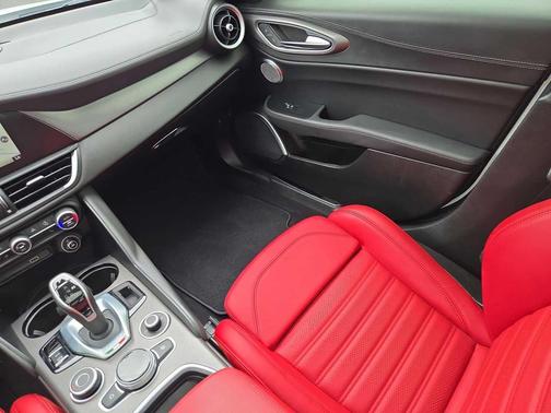 Alfa White 2022 Alfa Romeo Giulia Ti