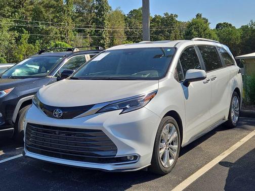 2022 Toyota Sienna Platinum 7 Passenger