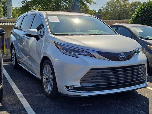 2022 Toyota Sienna Platinum 7 Passenger