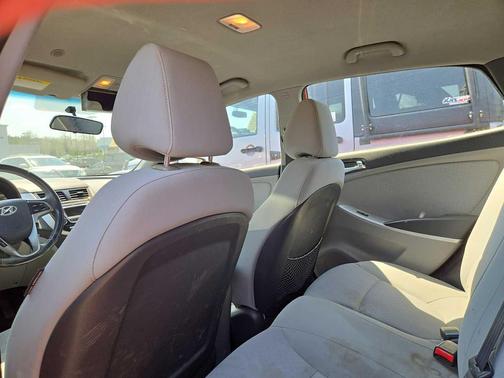 2014 Hyundai Accent SE