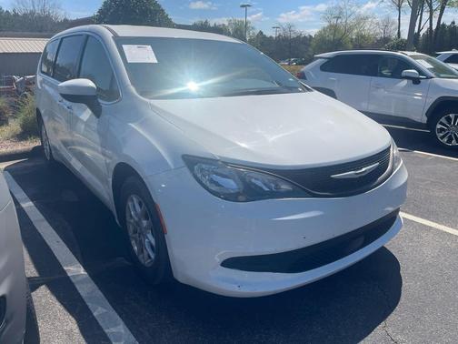 2023 Chrysler Voyager LX