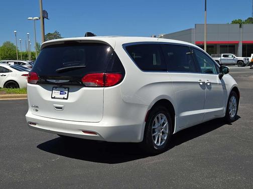 Bright White Clearcoat 2023 Chrysler Voyager LX