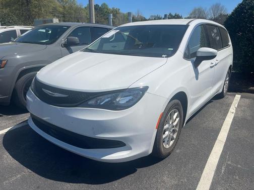 2023 Chrysler Voyager LX