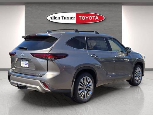 Heavy Metal 2026 Toyota Highlander Hybrid Platinum