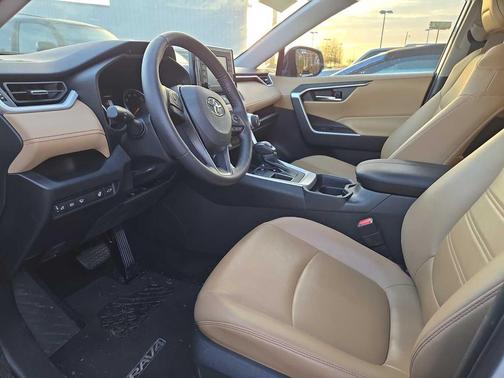 2020 Toyota RAV4 XLE Premium