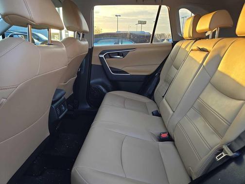 2020 Toyota RAV4 XLE Premium