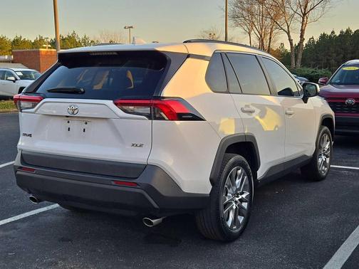 2020 Toyota RAV4 XLE Premium