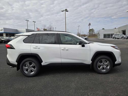 2025 Toyota RAV4 Hybrid LE
