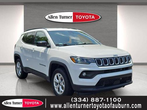 Bright White Clearcoat 2025 Jeep Compass Latitude