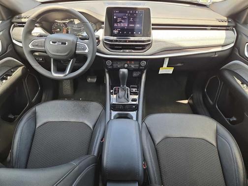Bright White Clearcoat 2025 Jeep Compass Latitude