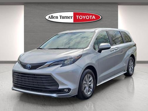 2025 Toyota Sienna XLE