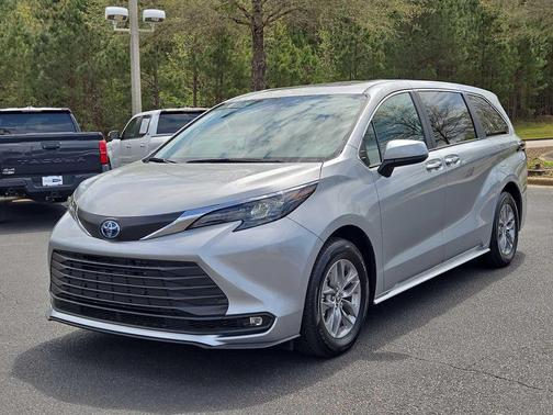 2025 Toyota Sienna XLE